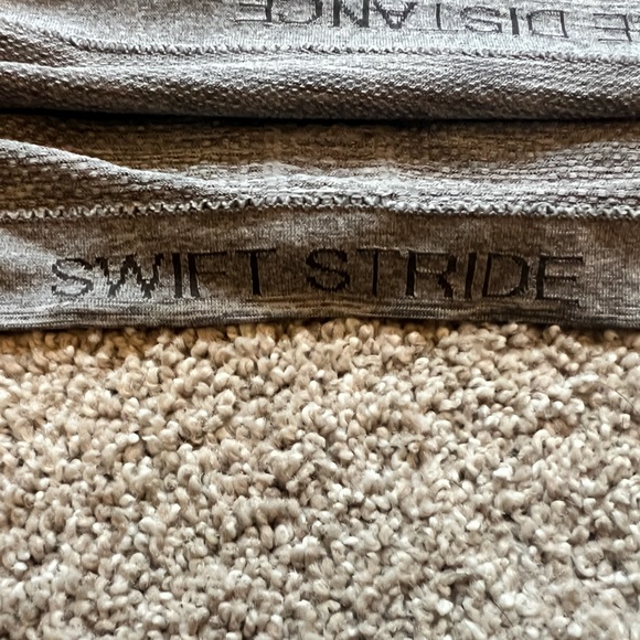 Lululemon Swiftly Tech Razorback Tank - Picture 3 of 5